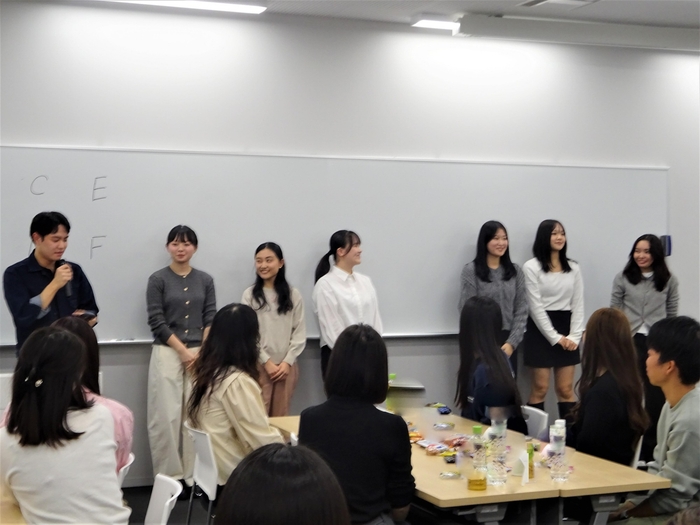 創作ゲームで盛り上がり