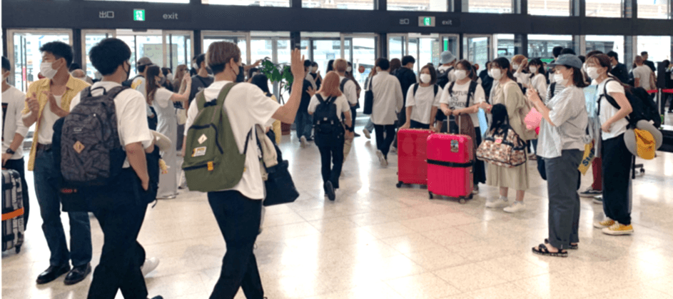 令和3年9月留学出発直前のグローバル専攻学生の様子(大阪国際空港にて)