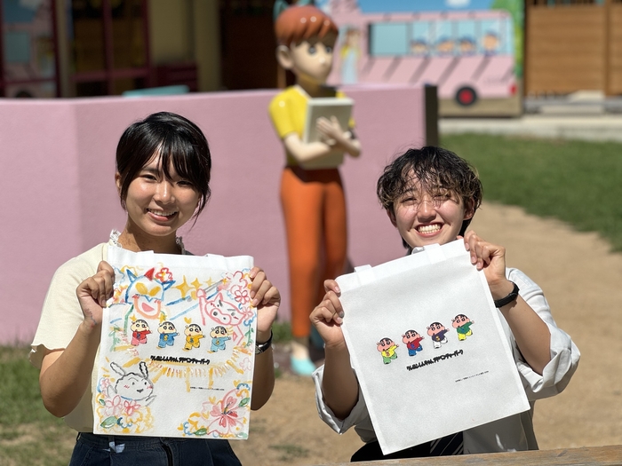 ▲友達と一緒にクラフト体験を楽しもう!