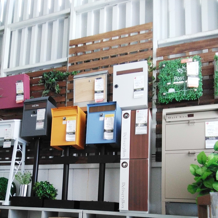 ポストなどのインテリア雑貨