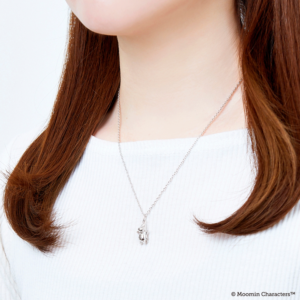 ムーミントロール ネックレス 着用画像