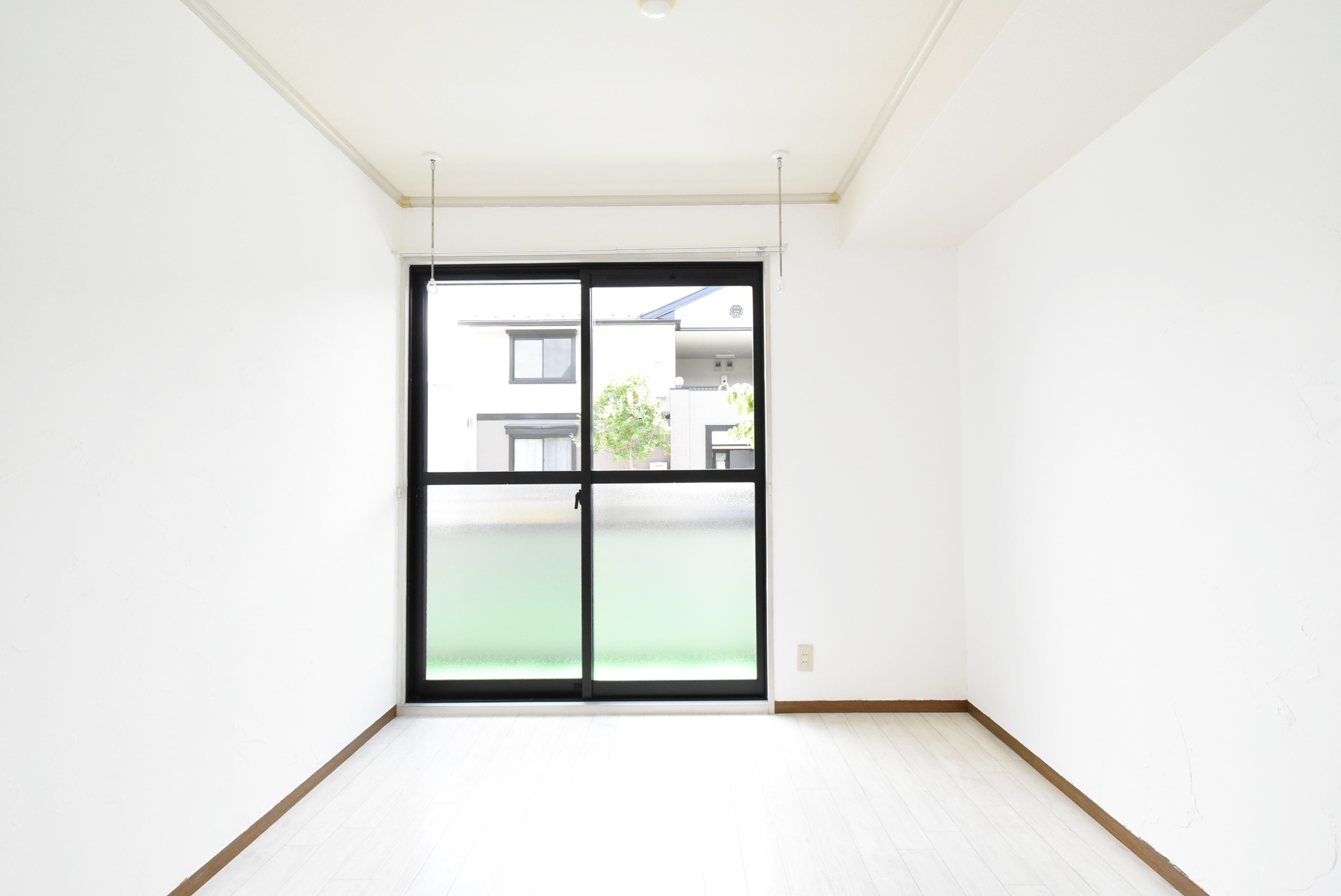 統一感がある部屋は、特に緑を置くと、映える部屋になります