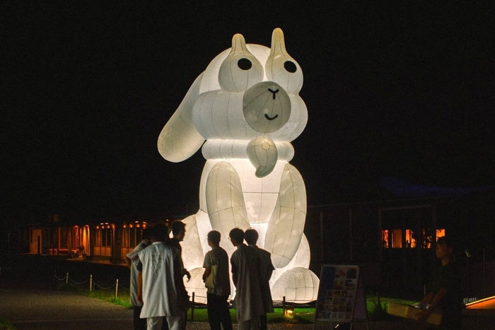 巨大な神使いのバルーン(うさぎのヨミ)