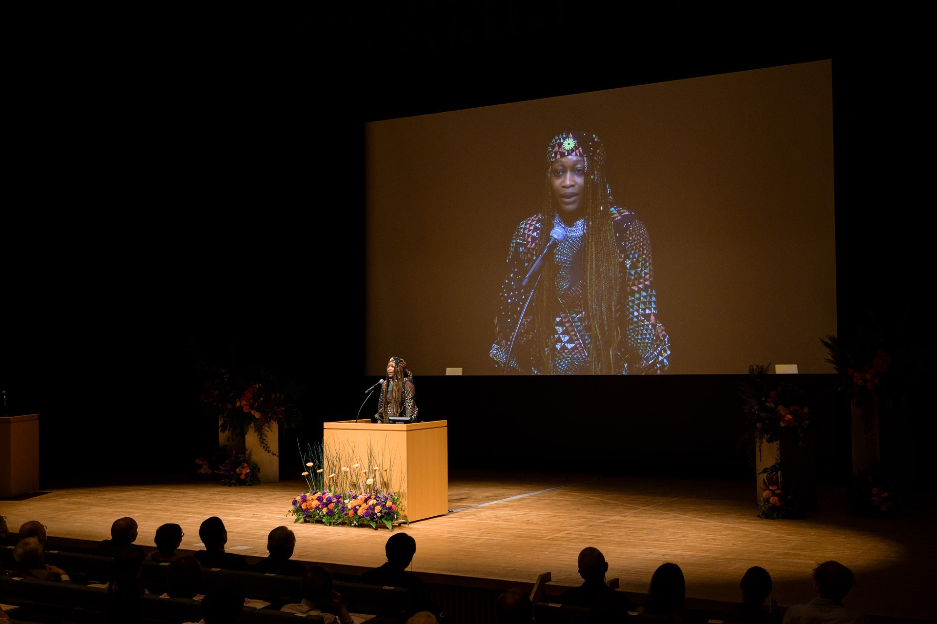 ハフサット・アビオラ=コステロ氏の講演