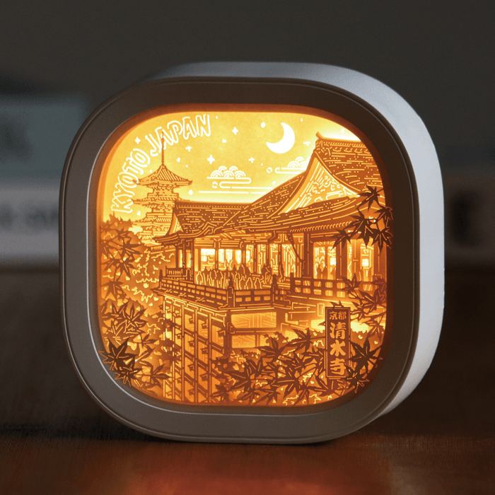 「清水の舞台から」清水の舞台が放つ迫力と美しさを光で演出。