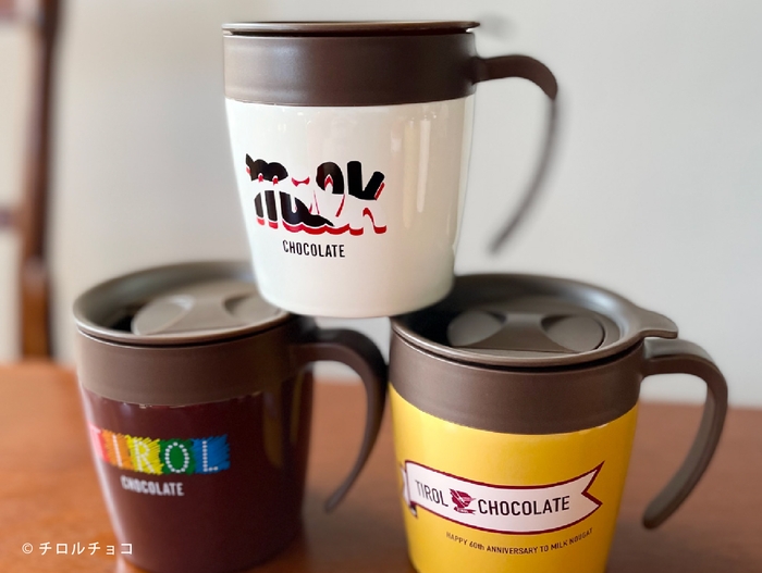 飲み口の蓋がスライド式なので片手で開けやすいのも嬉しい保温マグ。 ホットチョコレートが飲みたくなるようなかわいいロゴがプリント。ギフトにも喜ばれること間違いなし。