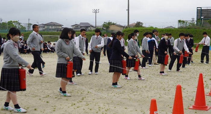 令和6年（2024年）実施の訓練における消火指導の様子