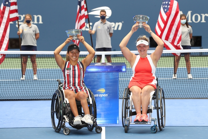 車いすテニス部門 ダブルス優勝:上地結衣選手(左)・ジョーダン・ワイリー選手(右)