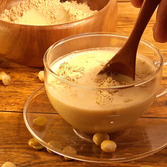 牛乳に溶ける様子