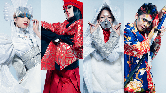 左から 有栖姫: 京極有栖 (きょうごくありす)、赤女帝: 赤川万葉 (あかがわまんよう)、白狐: 狐田白石 (こだはくせき)、傾奇侍: 上杉一輝 (うえすぎかずき)