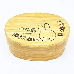 ミッフィーと一緒にランチを。愛らしいミッフィーのデザインがされたお弁当箱や保冷バッグです。