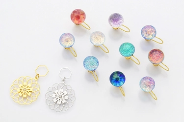 ピアスのようなイヤリング「ぴあり」の 京ガラス「百人一首シリーズ」から人気投票上位10首が復刻！ 5月25日(木)よりWEB限定で完全予約受注をスタート