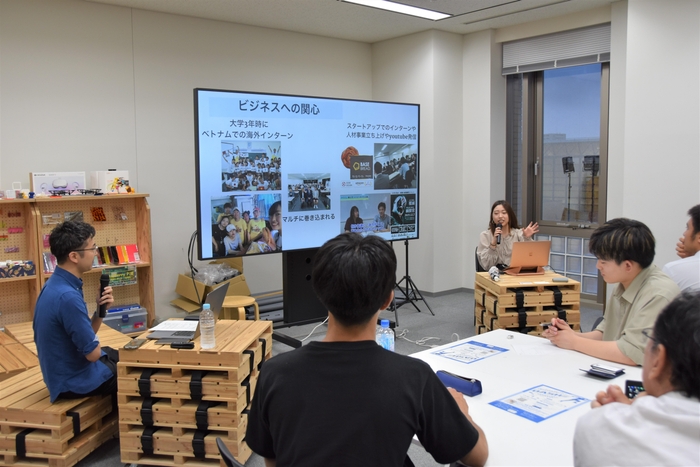 運営を担う株式会社UNERI代表の河合さん(左)