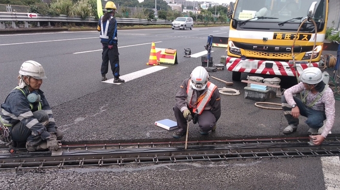 伸縮装置取付工