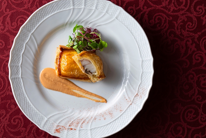 Pesce|アンコウのパイ包み焼き その肝のソースで…