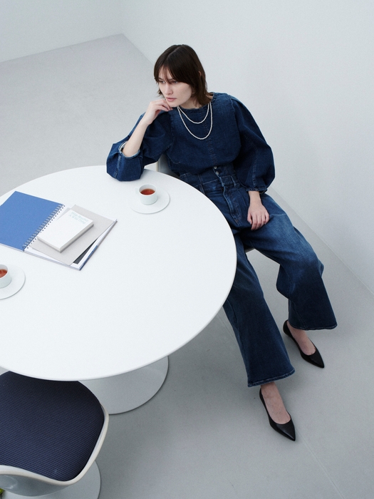 Pullover ¥11,000 inc.tax ・ Necklace¥4,950 inc.tax・  Necklace ¥5,500 inc.tax・  Pants ¥11,990 inc.tax
