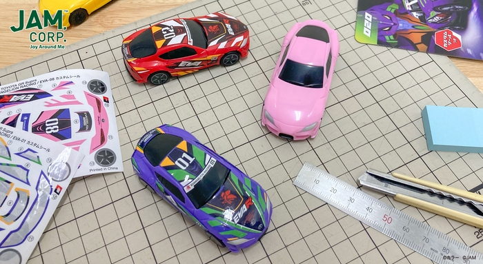 カスタムシール付きのミニカー『FUNBOO』