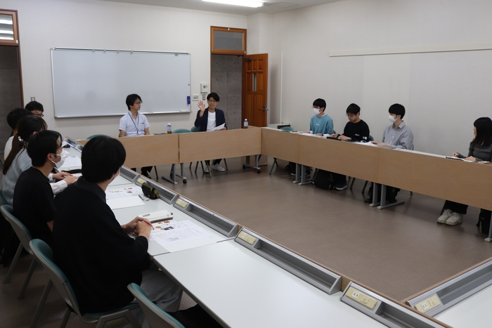 顔合わせミーティングの様子1