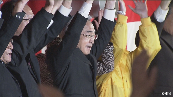 テレメンタリー2021「核のごみ 訣別の町長選 ~過疎のマチ 分断の先には~」文献調査を推進し町長選で勝利した片岡春雄町長(C)HTB