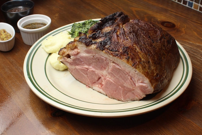 キリマンジャロ(ポークステーキ 1kg)4,840円(税込) 4〜5人でシェアするのにおすすめなサイズ。