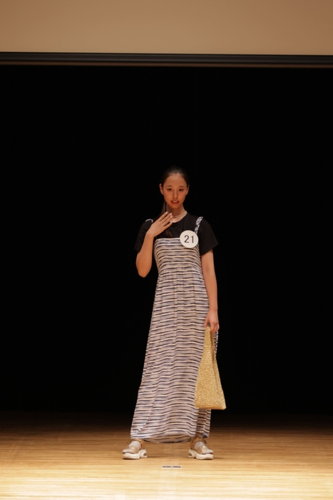 タレント部門賞 張 永麗(チャン ヨンリョ)さん ランウェイ