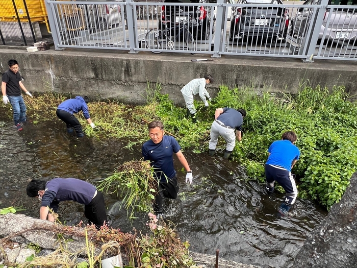 2025年5月清掃活動写真 ホタルが“住みたい”と思える川にしたい