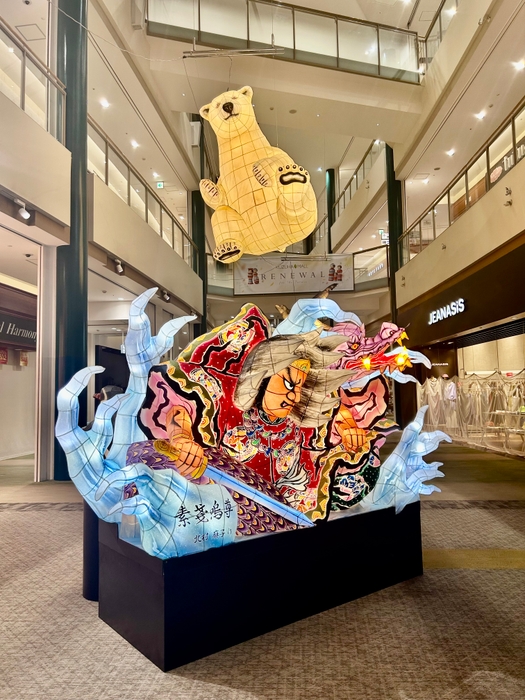 松屋銀座のディスプレイで使用した青森ねぶた師の北村麻子さんの作品をリユースして展示(2023年8月)