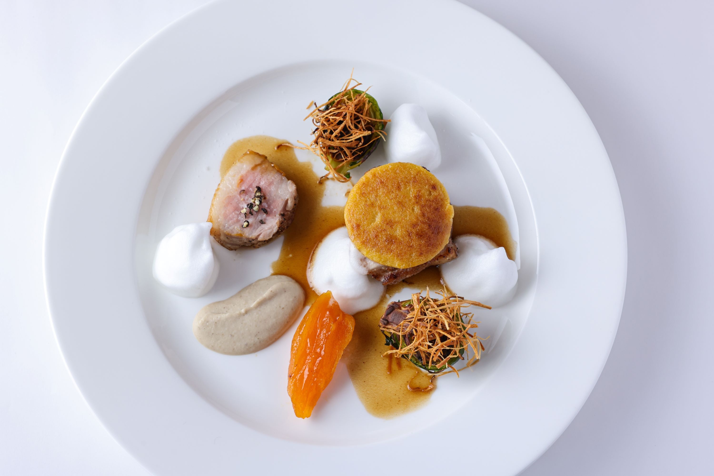 あぶくま三元豚ロース肉のロティ 福島県産あんぽ柿とクリームチーズのクルートをのせて