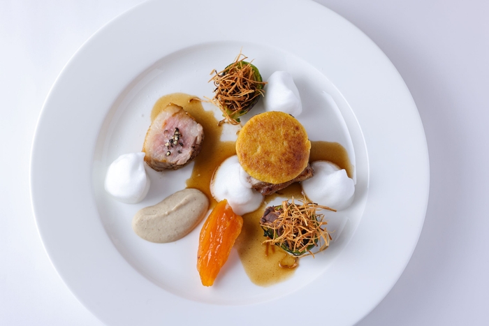 あぶくま三元豚ロース肉のロティ 福島県産あんぽ柿とクリームチーズのクルートをのせて