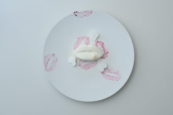 (5)愛してると云ってくれ ってか..ご飯粒ついてますけど... "あの娘のくちびる"