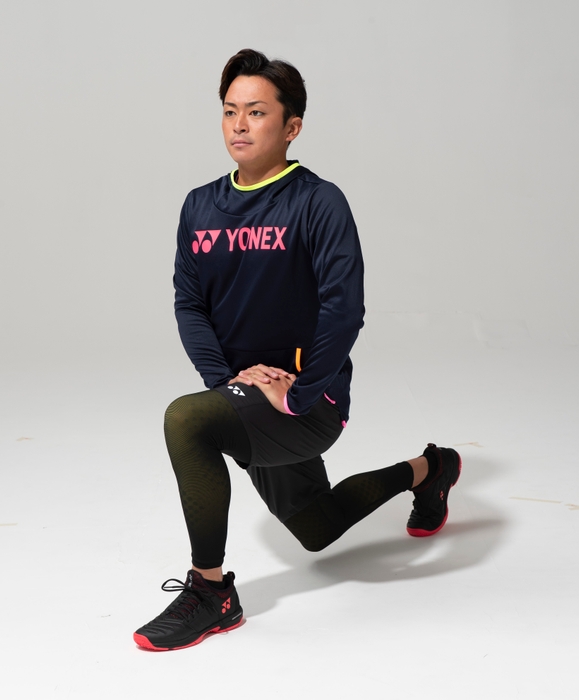 高機能アンダーウェアSTBのPRO MODEL ロングスパッツを着用する船水颯人