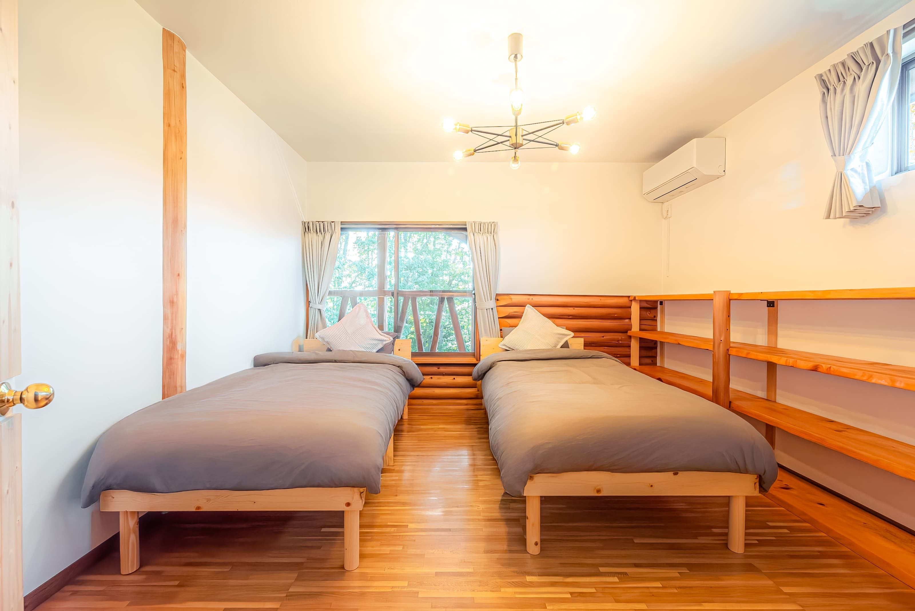 緑を望む安らぎベットルーム