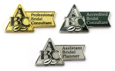PINS FACTORY（ピンズファクトリー）　ピンズ実例紹介全米ブライダルコンサルタント協会 日本オフィス　様　「認定資格バッヂ」★女性に人気“ウェディングプランナー”のバッヂ