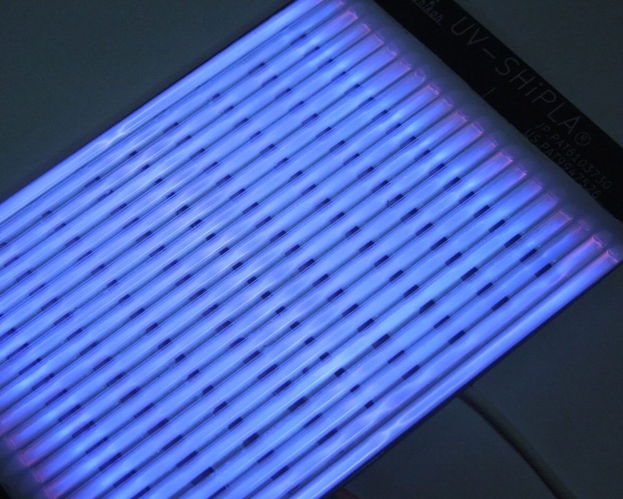 8×6cm高出力型VUV面光源パネル VUV出力300mW 消費電力 20W