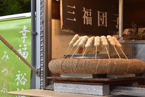 三福団子 キッチンカーの様子