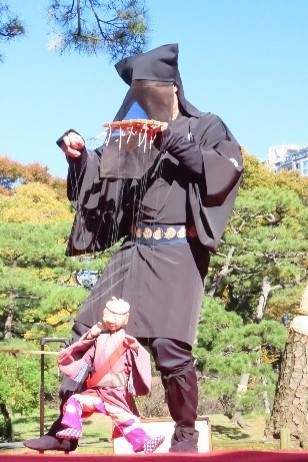 江戸糸あやつり人形の公演 (昨年の様子)