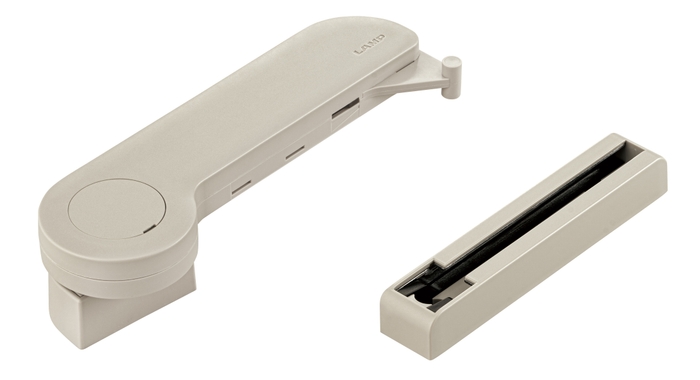 本体(左)と受座(右)