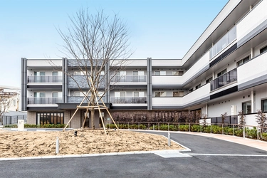 アズハイムシリーズ　神奈川県横浜市で4棟目オープン　 介護付きホーム「アズハイム横浜戸塚」を開設　 認知症ケアとアクティビティを充実　 ICT/IoTシステム「EGAO link」と避難用具「S-CAPE」導入