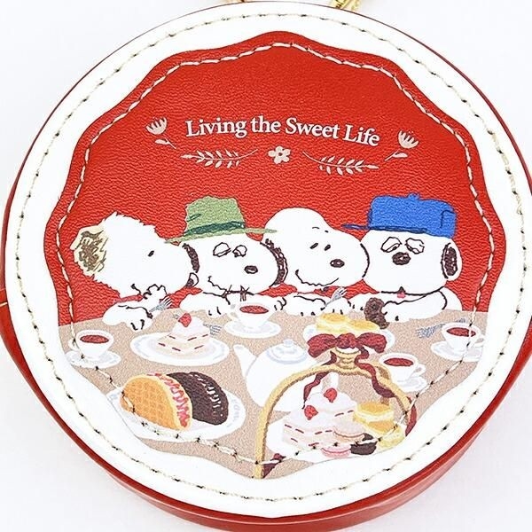 スヌーピーのスイーツがモチーフのポーチ