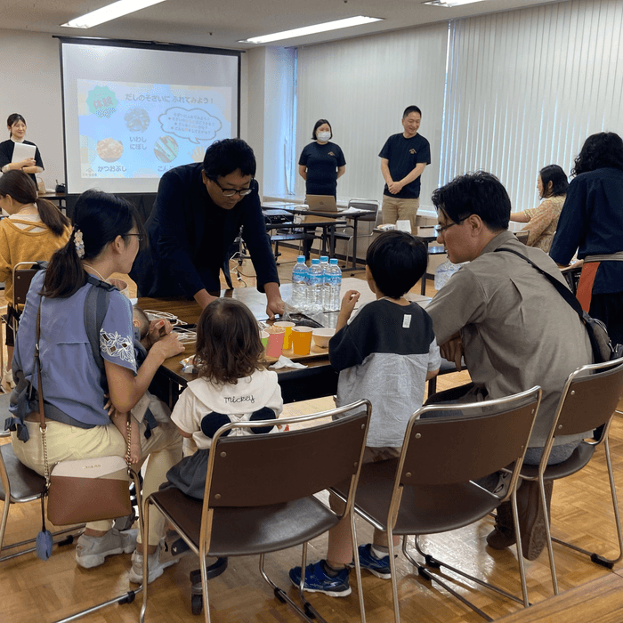だしの説明の様子