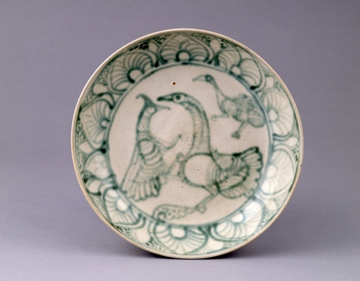 「白釉緑彩鳥文盤」ミャンマー・ペグー~タウングー朝(15-16世紀)