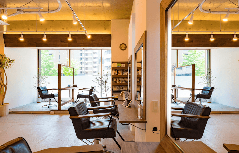 サロン内(セット面)