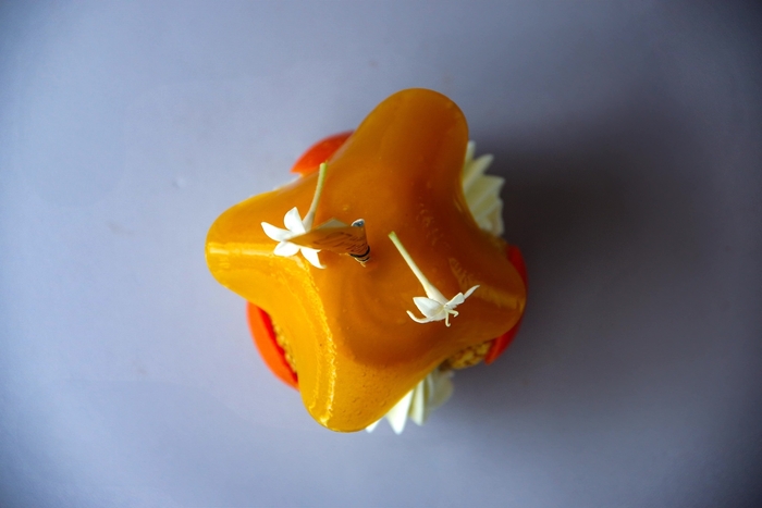 「パティスリーヴァンセット」の「サントノレ・ダルページュ」プティガトー 756円_1