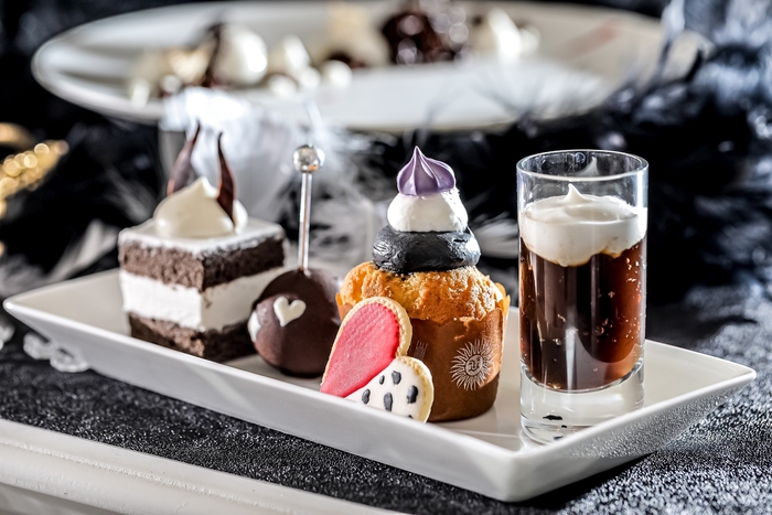 2皿目:デビルショートケーキ / ハートの女王ロリポップ / 海の魔女カップケーキ / ブラックゼリー