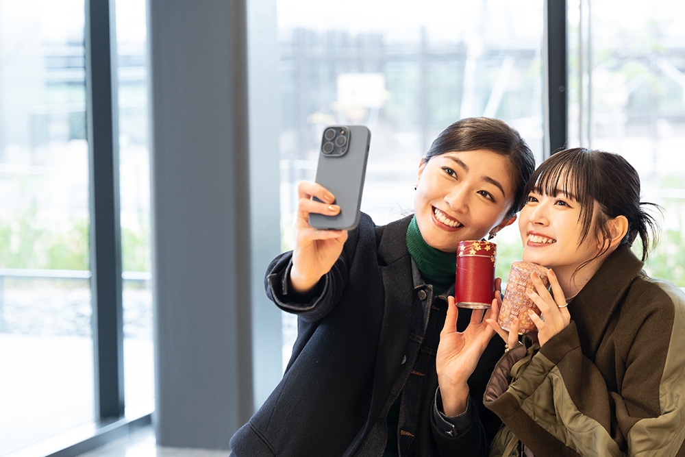 熊井友理奈・鈴木愛理 茶筒づくり体験