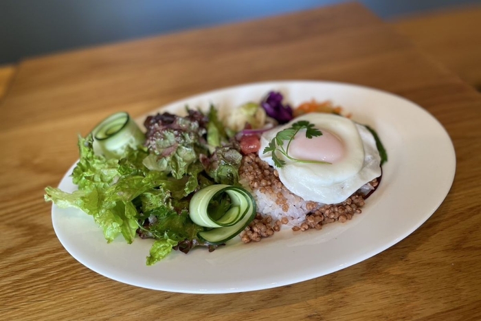 蜂蜜と発酵調味料を使った自然栽培黒米のデリプレート