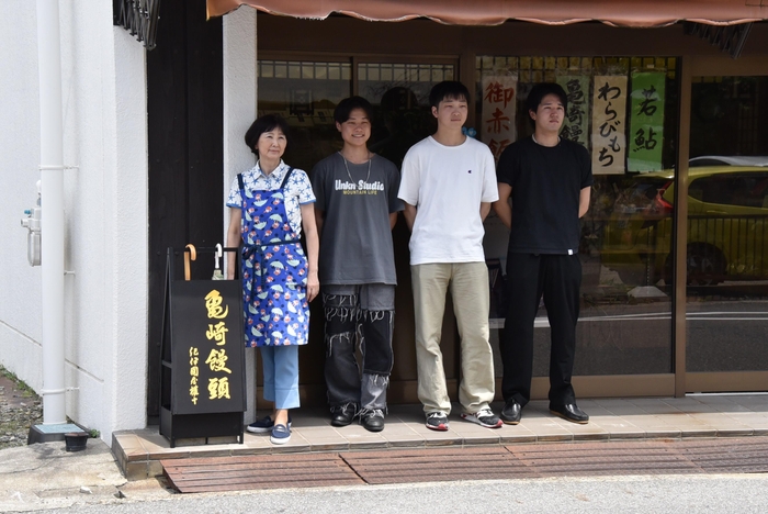 「紀伊国屋本店」の傘立て&看板