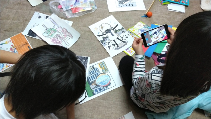 おうちで遊ぶ子ども達