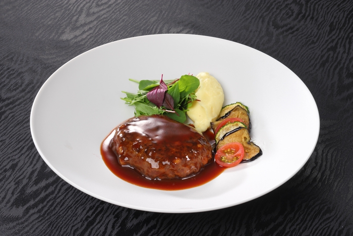 夏鹿とフォアグラのハンバーグ