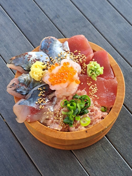 「鯵と4種の桶丼」～深海えび入～